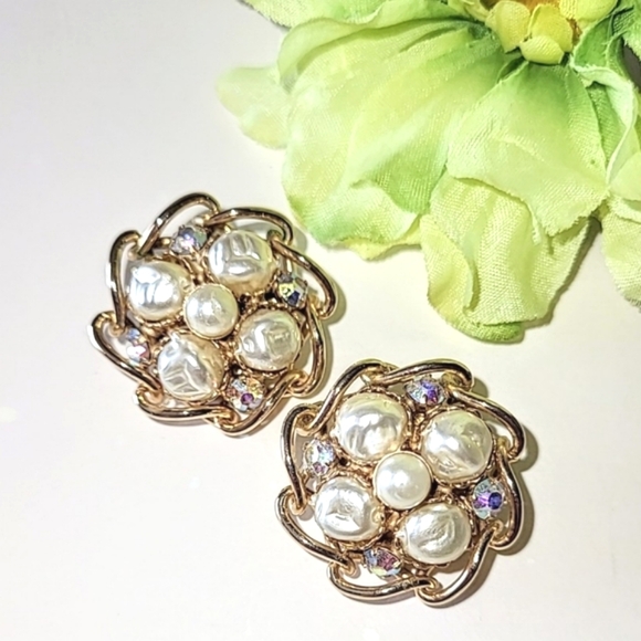 BAROQUE FAUX PEARL & AURORA BOREALIS CLIP-ON EARRINGS - Picture 7 of 7